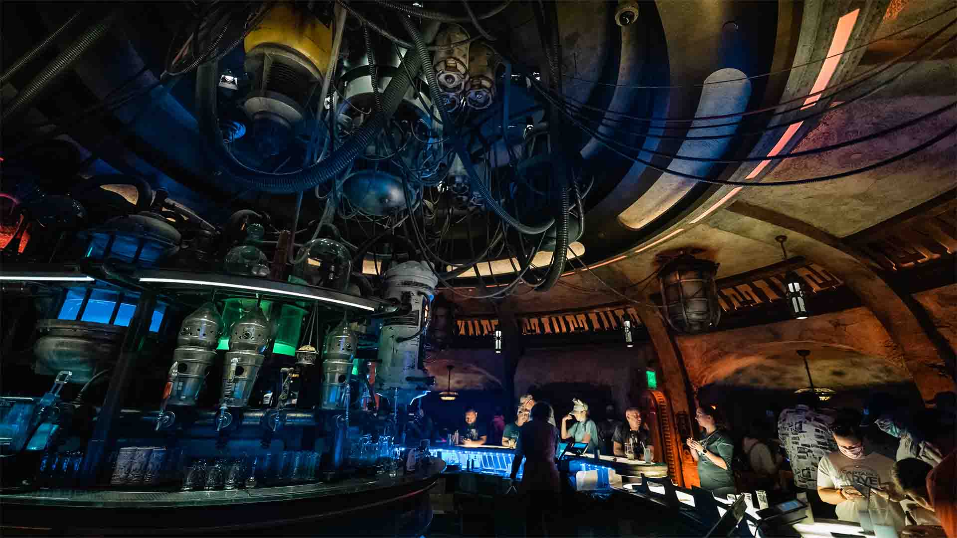 Oga's Cantina Interior - central bar theming